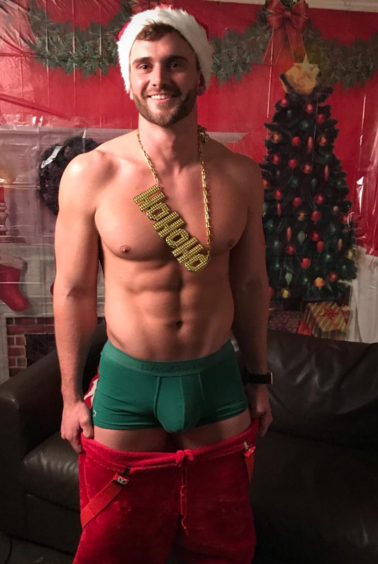 Come Sit On My Lap Sexy Santa Keegan Whicker Tells Fans Cocktails