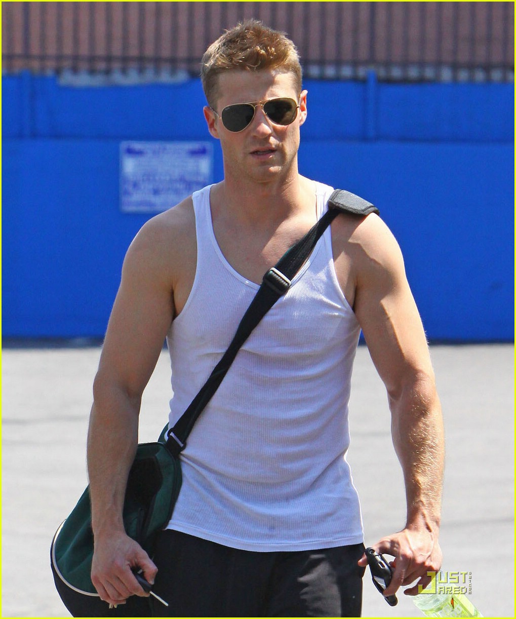 ben-mckenzie-workout-03