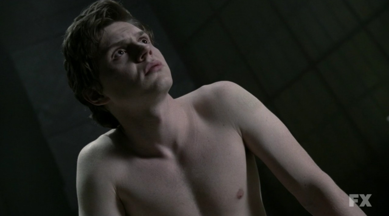 evan peters shirtless american horror story