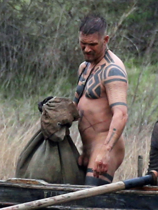 Exclusive... 51965164 English actor Tom Hardy strips naked and jumps in a river while filming "Taboo" in Essex, England on February 01, 2016. ***NO WEB USE W/O PRIOR AGREEMENT - CALL FOR PRICING*** ***No Web / Online / Digital Reproduction Until Tuesday 6am GMT ** English actor Tom Hardy strips naked and jumps in a river while filming "Taboo" in Essex, England on February 01, 2016. ***NO WEB USE W/O PRIOR AGREEMENT - CALL FOR PRICING*** ***No Web / Online / Digital Reproduction Until Tuesday 6am GMT ** FameFlynet, Inc - Beverly Hills, CA, USA - +1 (310) 505-9876 RESTRICTIONS APPLY: USA/CHINA ONLY