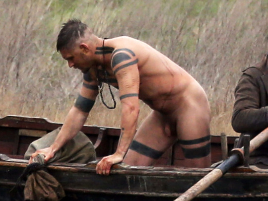 Exclusive... 51965210 English actor Tom Hardy strips naked and jumps in a river while filming "Taboo" in Essex, England on February 01, 2016. ***NO WEB USE W/O PRIOR AGREEMENT - CALL FOR PRICING*** ***No Web / Online / Digital Reproduction Until Tuesday 6am GMT ** English actor Tom Hardy strips naked and jumps in a river while filming "Taboo" in Essex, England on February 01, 2016. ***NO WEB USE W/O PRIOR AGREEMENT - CALL FOR PRICING*** ***No Web / Online / Digital Reproduction Until Tuesday 6am GMT ** FameFlynet, Inc - Beverly Hills, CA, USA - +1 (310) 505-9876 RESTRICTIONS APPLY: USA/CHINA ONLY