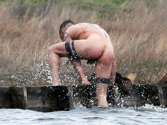 Exclusive... 51965232 English actor Tom Hardy strips naked and jumps in a river while filming "Taboo" in Essex, England on February 01, 2016. ***NO WEB USE W/O PRIOR AGREEMENT - CALL FOR PRICING*** ***No Web / Online / Digital Reproduction Until Tuesday 6am GMT ** English actor Tom Hardy strips naked and jumps in a river while filming "Taboo" in Essex, England on February 01, 2016. ***NO WEB USE W/O PRIOR AGREEMENT - CALL FOR PRICING*** ***No Web / Online / Digital Reproduction Until Tuesday 6am GMT ** FameFlynet, Inc - Beverly Hills, CA, USA - +1 (310) 505-9876 RESTRICTIONS APPLY: USA/CHINA ONLY