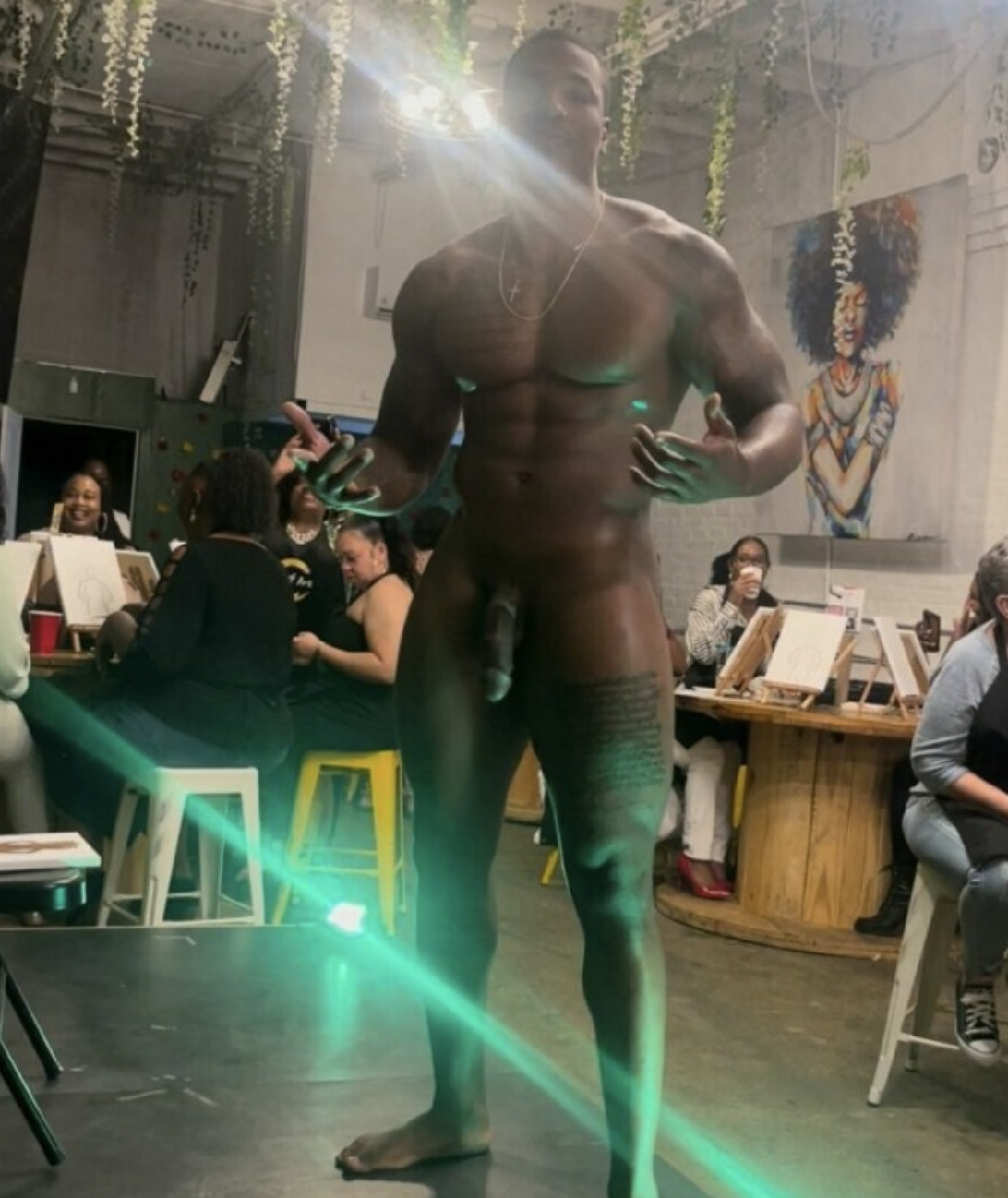 Chauncey Palmer lets it all hang out at a life drawing class