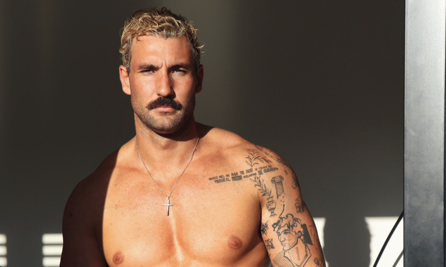 Model Roche Kilian posing nude has us harder than his abs