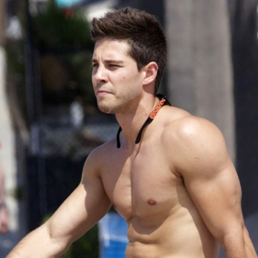 MAN CANDY Glees Dean Geyers Amateur Sex Tape hits the pic